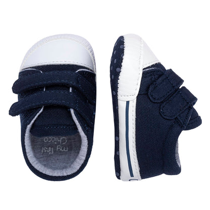Scarpa neonato con strappi